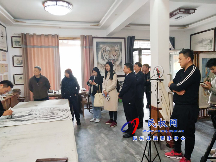 新華社河南分社社長(zhǎng)王丁一行蒞臨我縣開(kāi)展采風(fēng)活動(dòng) 新華社河南分社社長(zhǎng)王丁一行蒞臨我縣開(kāi)展采風(fēng)活動(dòng)