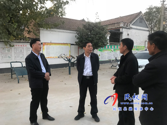 縣委常委、組織部長(zhǎng)何玉明到褚廟鄉(xiāng)督導(dǎo)脫貧攻堅(jiān)工作