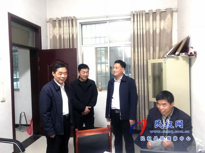 縣委常委、組織部長(zhǎng)何玉明到褚廟鄉(xiāng)督導(dǎo)脫貧攻堅(jiān)工作