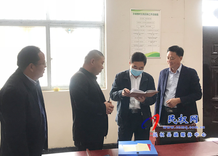 縣委常委、組織部長何玉明到褚廟鄉(xiāng)督導(dǎo)脫貧攻堅(jiān)工作