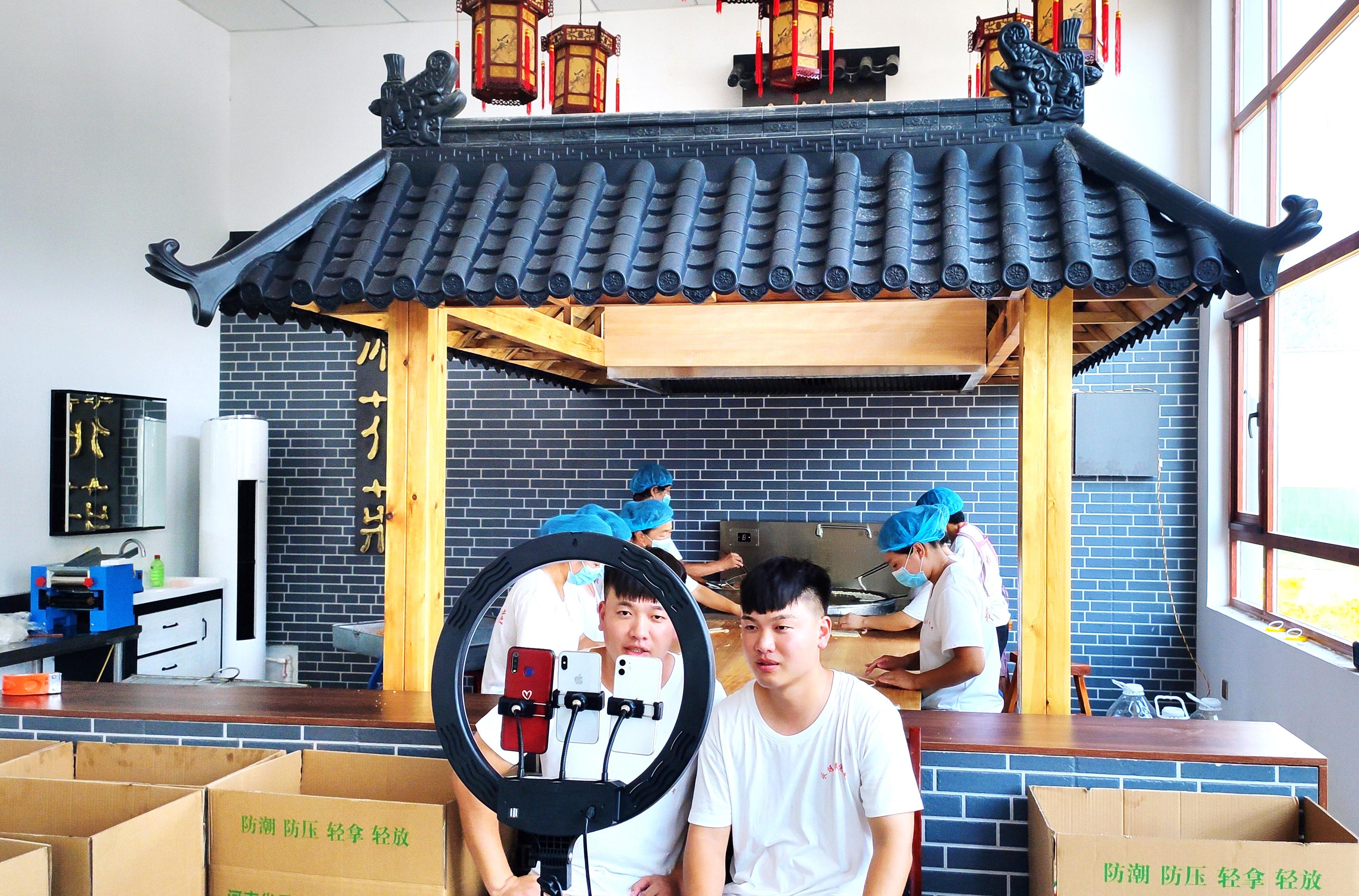 民權(quán)縣王橋鎮(zhèn):麻花產(chǎn)業(yè)撬開鄉(xiāng)村振興發(fā)展路 民權(quán)縣王橋鎮(zhèn):麻花產(chǎn)業(yè)撬開鄉(xiāng)村振興發(fā)展路