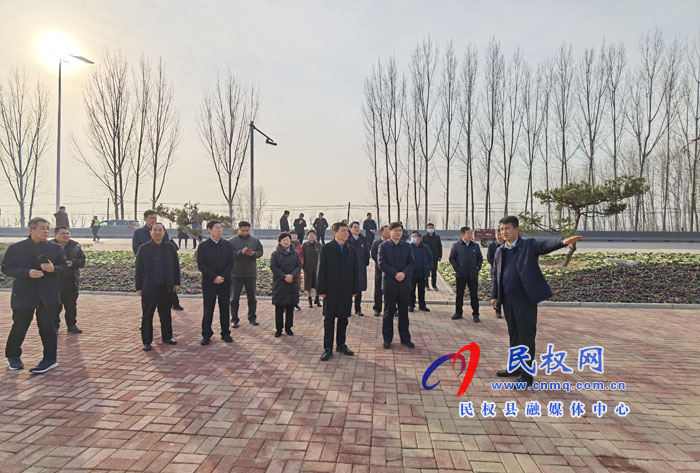 市委宣傳部常務(wù)副部長劉玉杰帶領(lǐng)全市宣傳工作“八大工程”推進觀摩團成員走進我縣進行觀摩 市委宣傳部常務(wù)副部長劉玉杰帶領(lǐng)全市宣傳工作“八大工程”推進觀摩團成員走進我縣進行觀摩