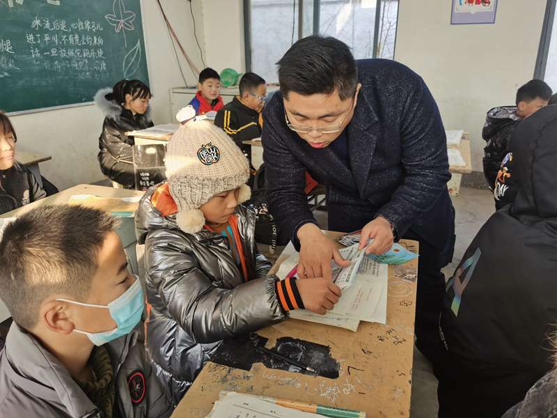 團縣委走進學(xué)校開展冬季疫情防控知識宣傳 團縣委走進學(xué)校開展冬季疫情防控知識宣傳