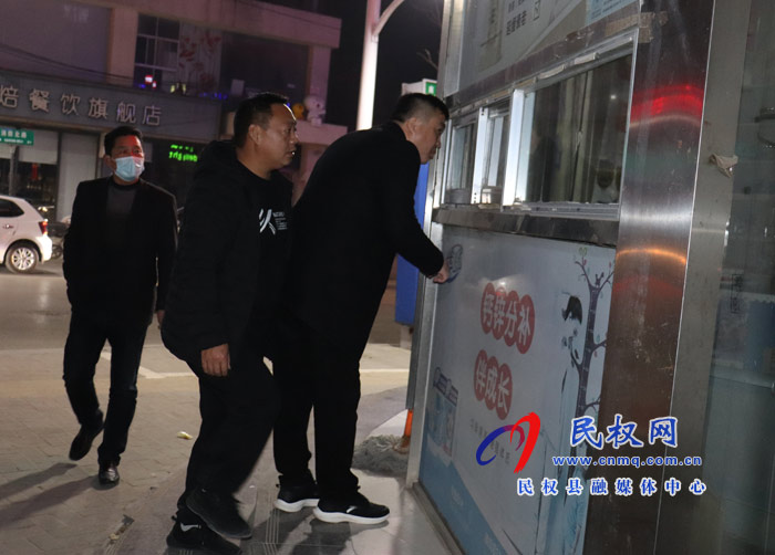 深夜暗訪 重拳出擊——我縣開展定點醫(yī)藥機構(gòu)專項治理“回頭看”活動 深夜暗訪 重拳出擊——我縣開展定點醫(yī)藥機構(gòu)專項治理“回頭看”活動