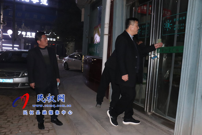 深夜暗訪 重拳出擊——我縣開展定點醫(yī)藥機構(gòu)專項治理“回頭看”活動 深夜暗訪 重拳出擊——我縣開展定點醫(yī)藥機構(gòu)專項治理“回頭看”活動