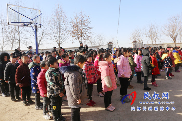 縣委常委、副縣長(zhǎng)房季到白云寺鎮(zhèn)參加阿里巴巴公益芒果V基金“快樂(lè)開學(xué)包”捐贈(zèng)儀式