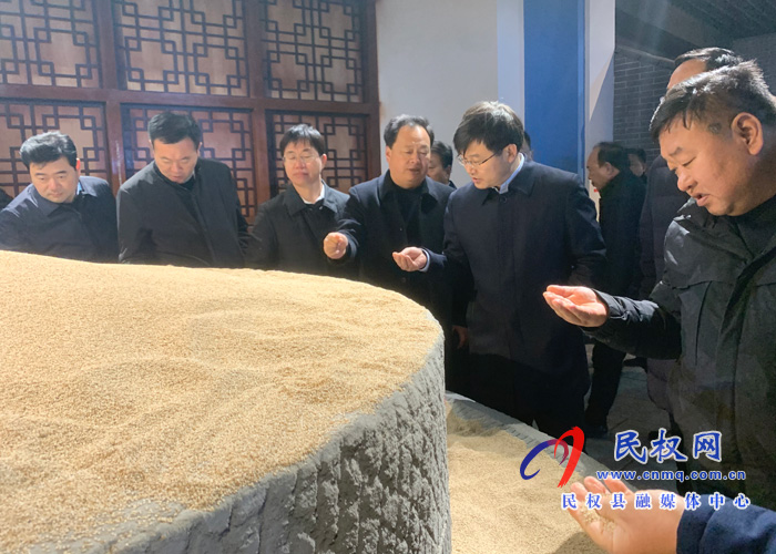縣委副書記、縣長張團(tuán)結(jié)率隊(duì)到平輿縣考察返鄉(xiāng)下鄉(xiāng)創(chuàng)業(yè)工作