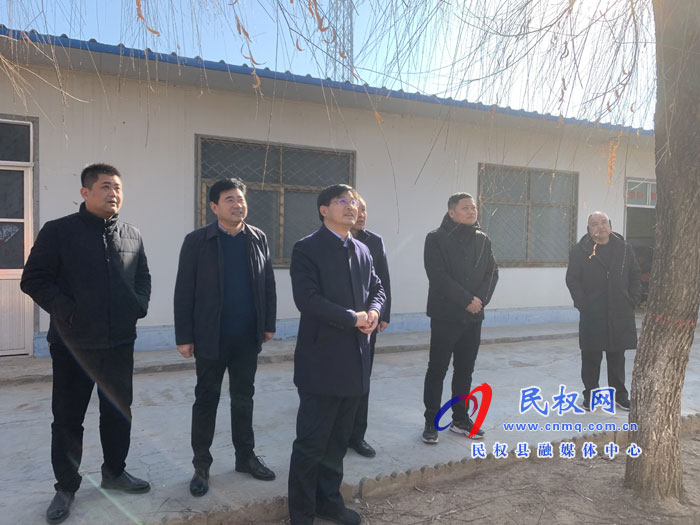 縣委副書記、縣長張團結(jié)檢查森林防火工作