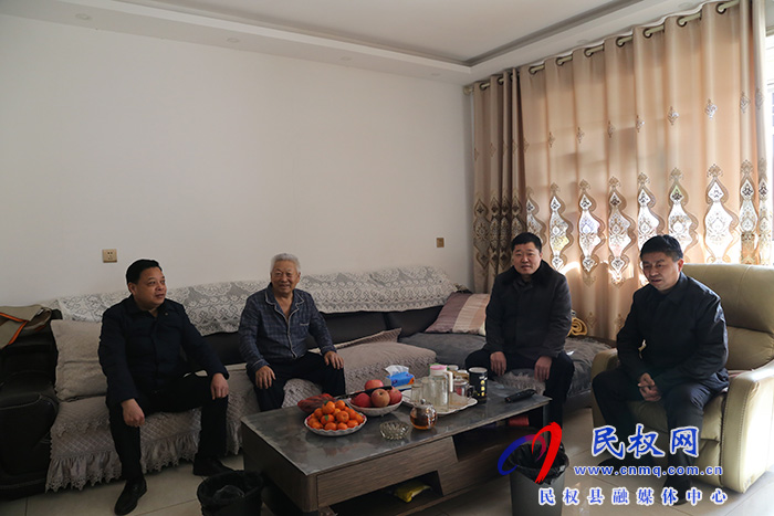 縣人大機關(guān)開展春節(jié)前走訪慰問老干部活動 縣人大機關(guān)開展春節(jié)前走訪慰問老干部活動