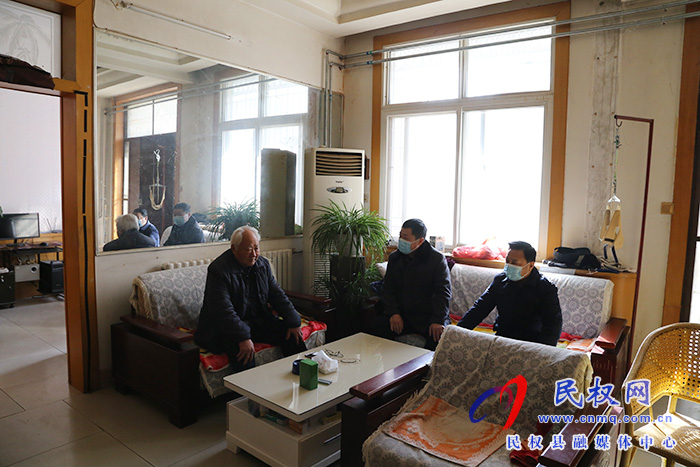 縣人大機關(guān)開展春節(jié)前走訪慰問老干部活動 縣人大機關(guān)開展春節(jié)前走訪慰問老干部活動