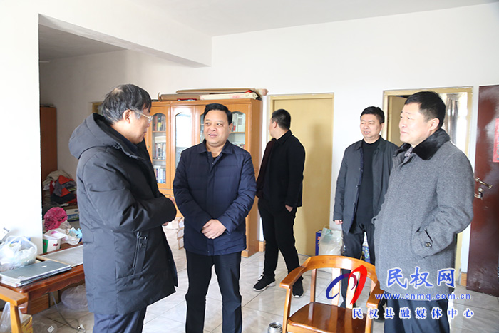 縣人大機關(guān)開展春節(jié)前走訪慰問老干部活動 縣人大機關(guān)開展春節(jié)前走訪慰問老干部活動