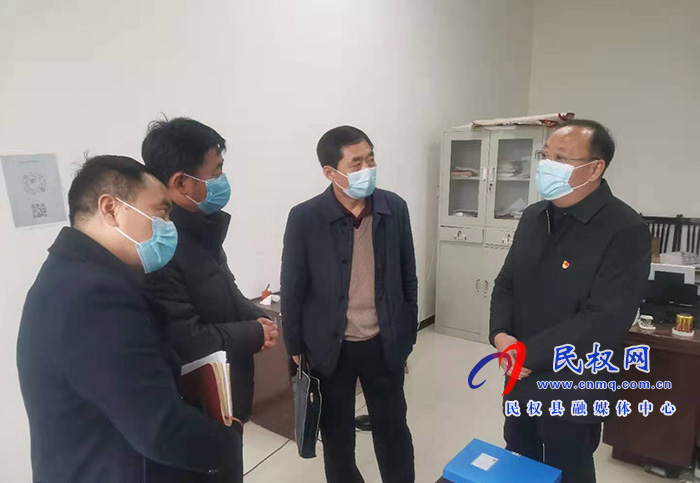 縣委常委、組織部長何玉明調(diào)研指導(dǎo)村（社區(qū)）“兩委”換屆工作