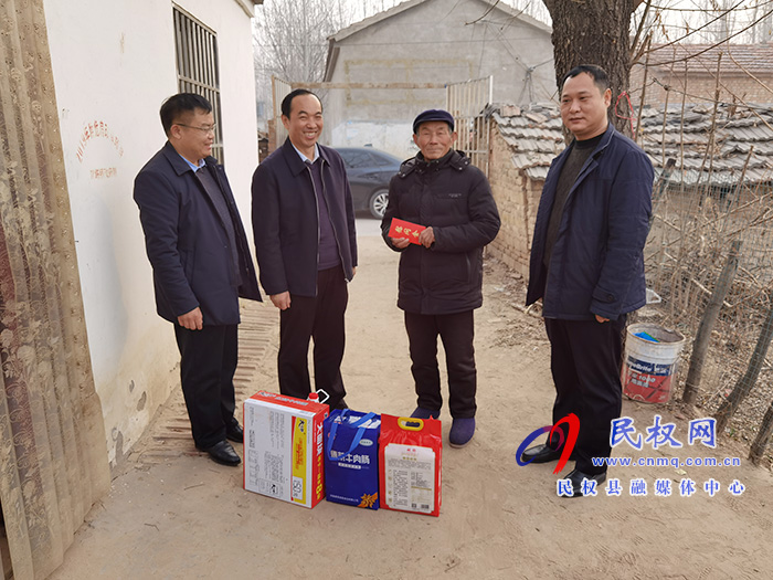 縣領導韓德勇到雙塔鎮(zhèn)革命老區(qū)秣坡村慰問復員軍人 縣領導韓德勇到雙塔鎮(zhèn)革命老區(qū)秣坡村慰問復員軍人