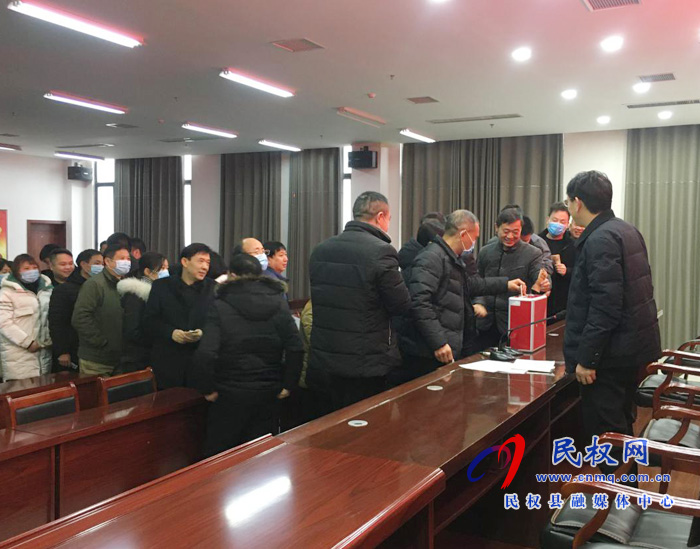 水利局開展了“送溫暖 獻(xiàn)愛心”捐助活動 水利局開展了“送溫暖 獻(xiàn)愛心”捐助活動
