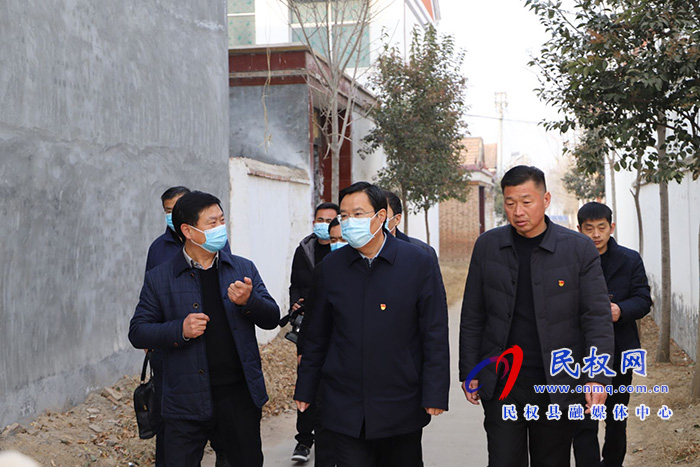 市人大常委會(huì)副主任、縣委書記姬脈常走訪慰問困難老黨員