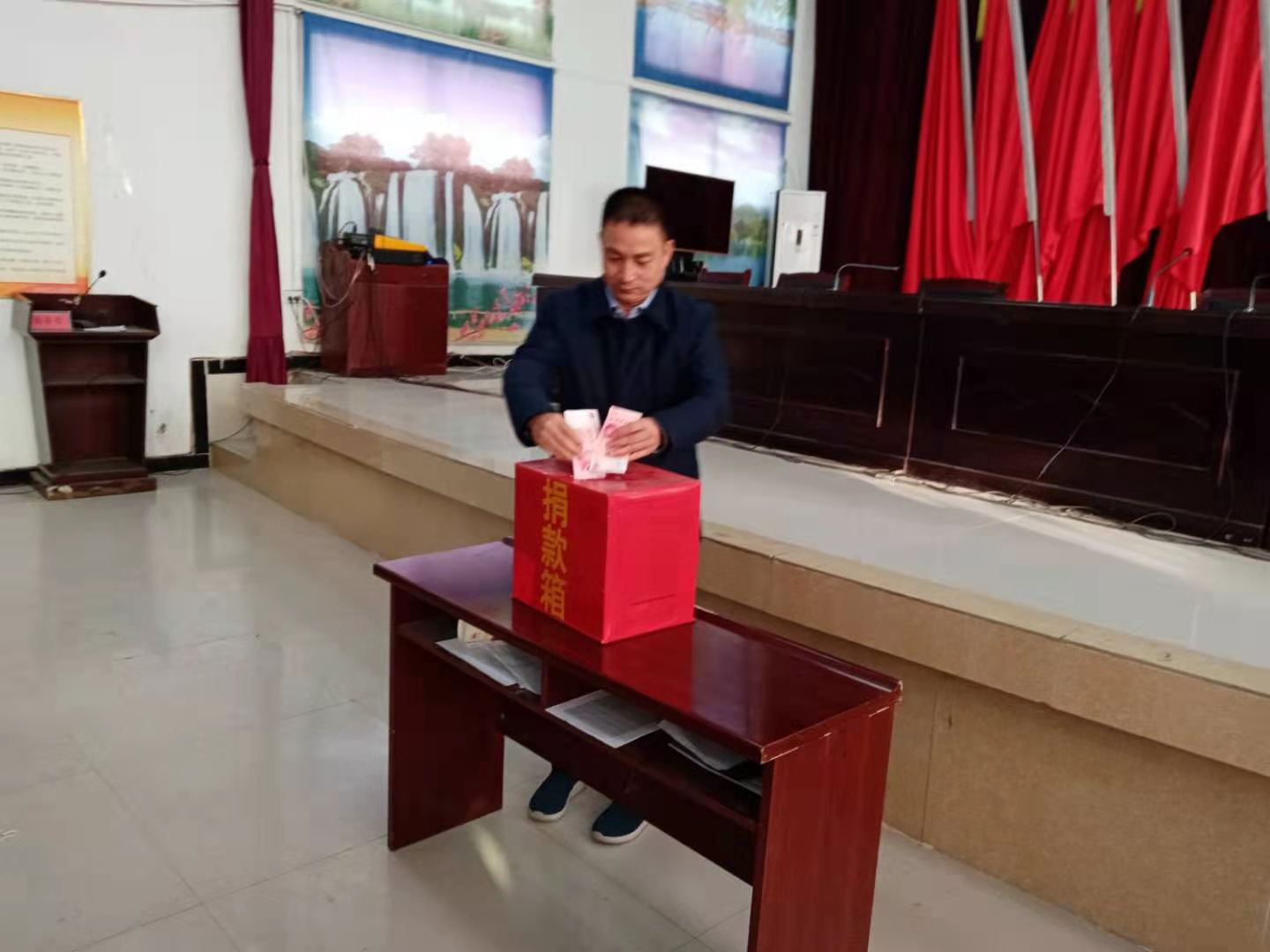 北關(guān)鎮(zhèn)：開展“送溫暖、獻(xiàn)愛心”捐助活動