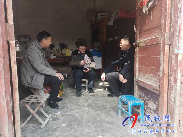 民權(quán)縣道路運(yùn)輸服務(wù)中心走訪慰問退休黨員和困難職工
