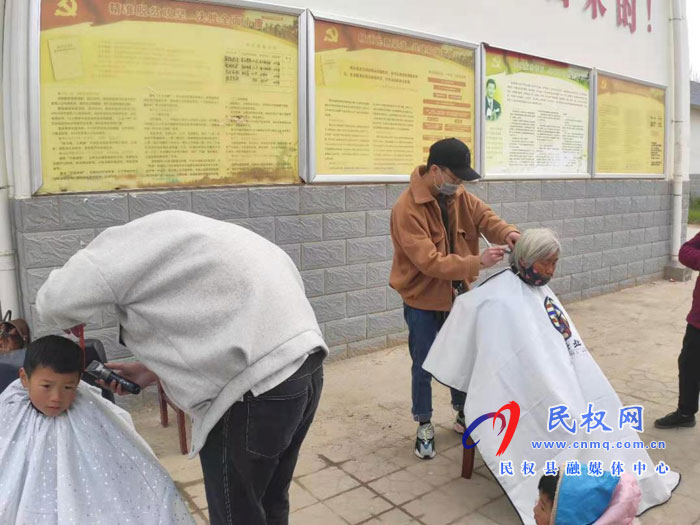 獻(xiàn)愛心 青年理發(fā)師在行動(dòng) 獻(xiàn)愛心 青年理發(fā)師在行動(dòng)