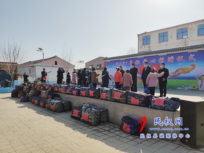 公安局聯(lián)合愛心企業(yè)開展獻愛心活動 公安局聯(lián)合愛心企業(yè)開展獻愛心活動
