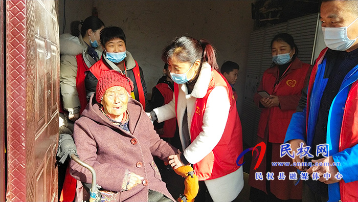 民權(quán)縣公益聯(lián)盟:舉行“捐岀一份愛心 奉獻一片真情”慰問活動 民權(quán)縣公益聯(lián)盟:舉行“捐岀一份愛心 奉獻一片真情”慰問活動