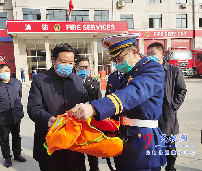 市縣領(lǐng)導(dǎo)走訪慰問武警官兵 市縣領(lǐng)導(dǎo)走訪慰問武警官兵