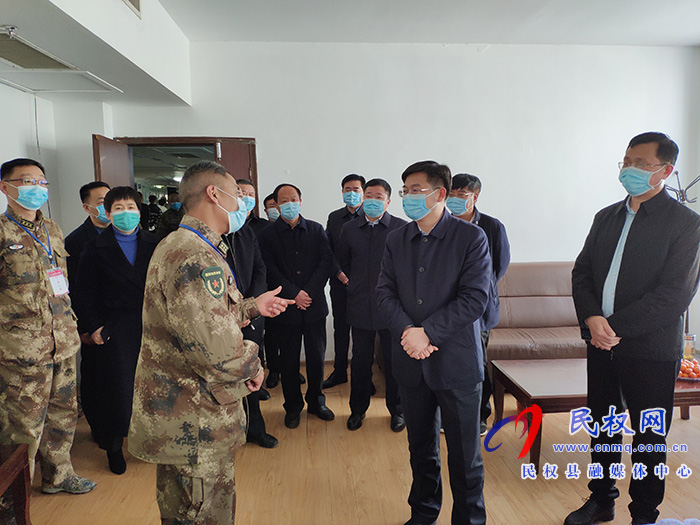 縣委副書記、縣長(zhǎng)張團(tuán)結(jié)檢查征兵體檢工作
