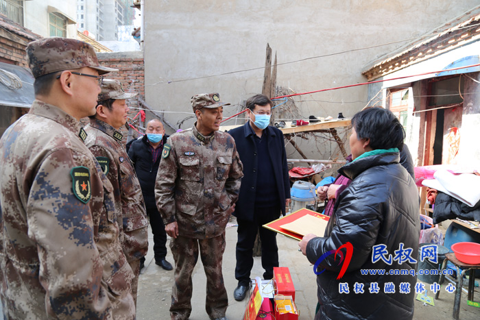 商丘軍分區(qū)領(lǐng)導(dǎo)開展走訪慰問(wèn)軍屬活動(dòng) 商丘軍分區(qū)領(lǐng)導(dǎo)開展走訪慰問(wèn)軍屬活動(dòng)