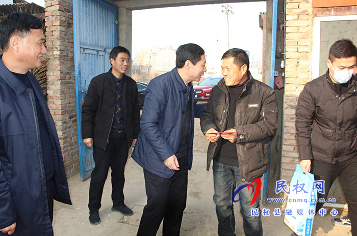 縣委常委、組織部長何玉明到褚廟鄉(xiāng)慰問老黨員