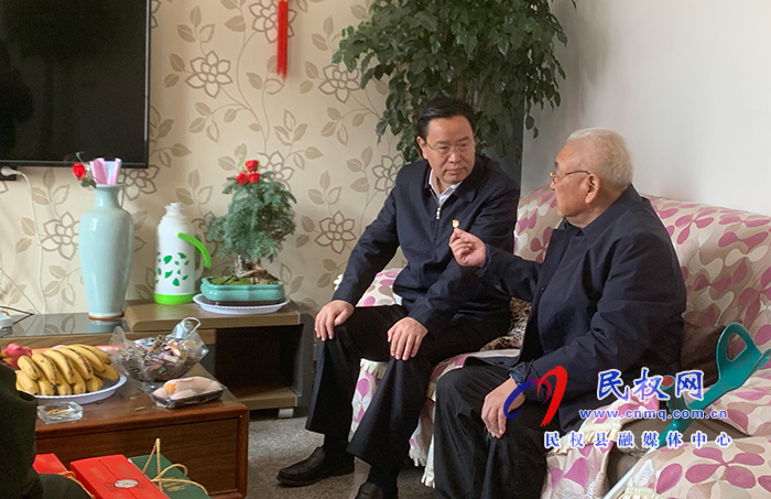 市縣領(lǐng)導春節(jié)前夕看望慰問縣處級退休干部 市縣領(lǐng)導春節(jié)前夕看望慰問縣處級退休干部