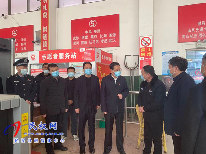 市人大常委會副主任、縣委書記姬脈常查看節(jié)前安全生產(chǎn)和市場供應(yīng)情況