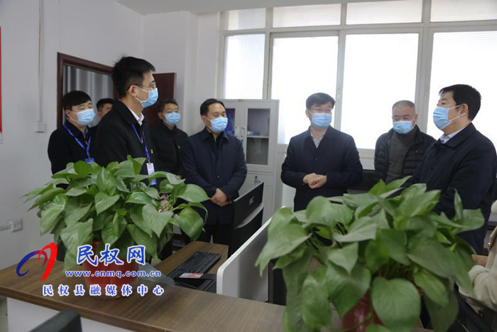 縣委副書記、縣長張團(tuán)結(jié)到縣融媒體中心調(diào)研