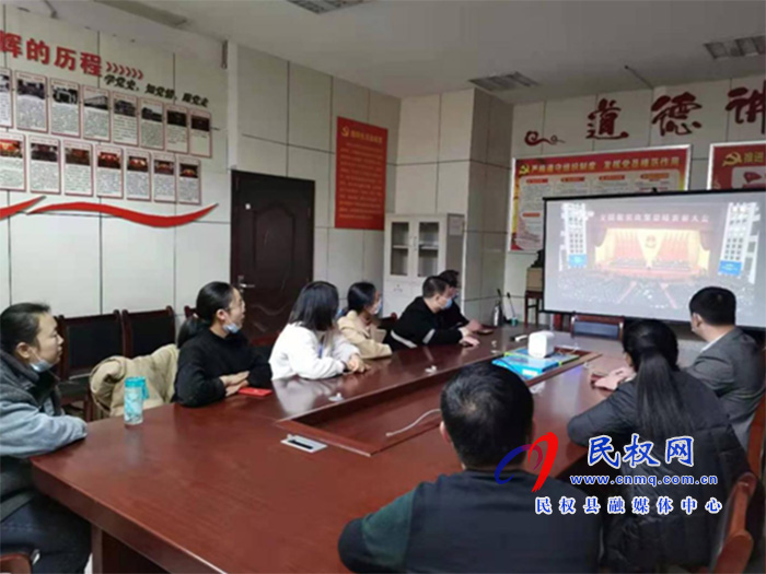 我縣各鄉(xiāng)鎮(zhèn)（街道辦）、縣直各單位組織收聽收看全國脫貧攻堅總結(jié)表彰大會