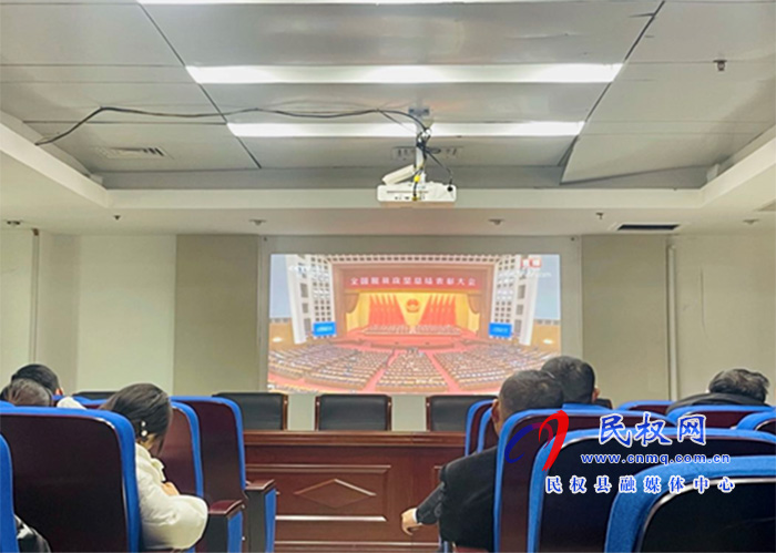 我縣各鄉(xiāng)鎮(zhèn)（街道辦）、縣直各單位組織收聽收看全國脫貧攻堅總結(jié)表彰大會