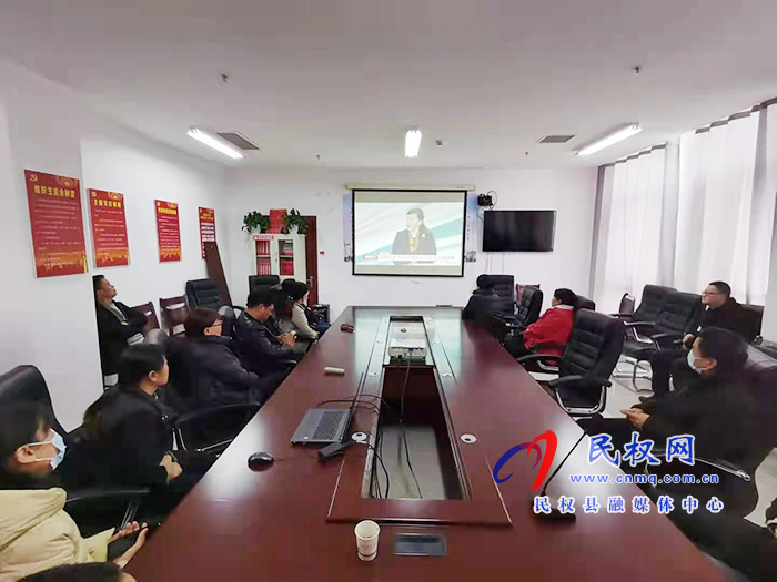 我縣各鄉(xiāng)鎮(zhèn)（街道辦）、縣直各單位組織收聽收看全國脫貧攻堅總結(jié)表彰大會