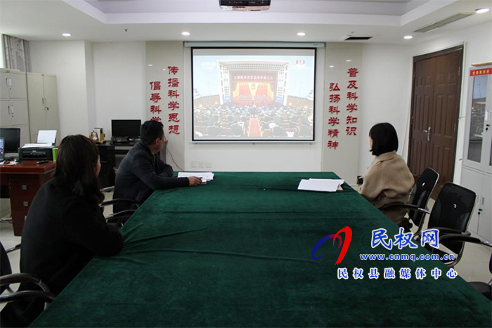 我縣各鄉(xiāng)鎮(zhèn)（街道辦）、縣直各單位組織收聽收看全國脫貧攻堅總結(jié)表彰大會