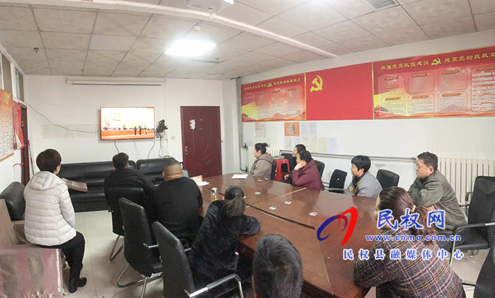 我縣各鄉(xiāng)鎮(zhèn)（街道辦）、縣直各單位組織收聽收看全國脫貧攻堅總結(jié)表彰大會