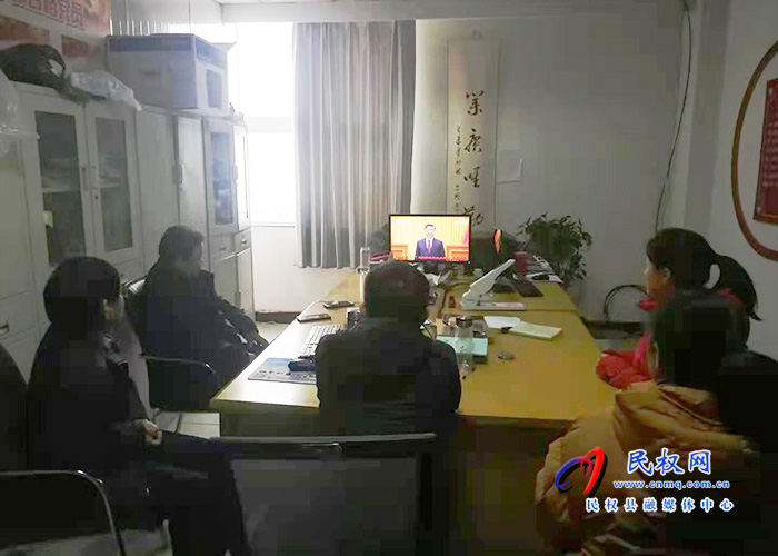 我縣各鄉(xiāng)鎮(zhèn)（街道辦）、縣直各單位組織收聽收看全國脫貧攻堅總結(jié)表彰大會