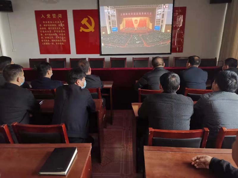 縣住建局組織收聽(tīng)收看全國(guó)脫貧攻堅(jiān)總結(jié)表彰大會(huì) 縣住建局組織收聽(tīng)收看全國(guó)脫貧攻堅(jiān)總結(jié)表彰大會(huì)