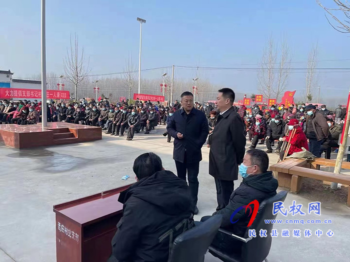 縣委常委、縣委辦公室主任孟亞松到野崗鎮(zhèn)督導(dǎo)村委換屆選舉工作