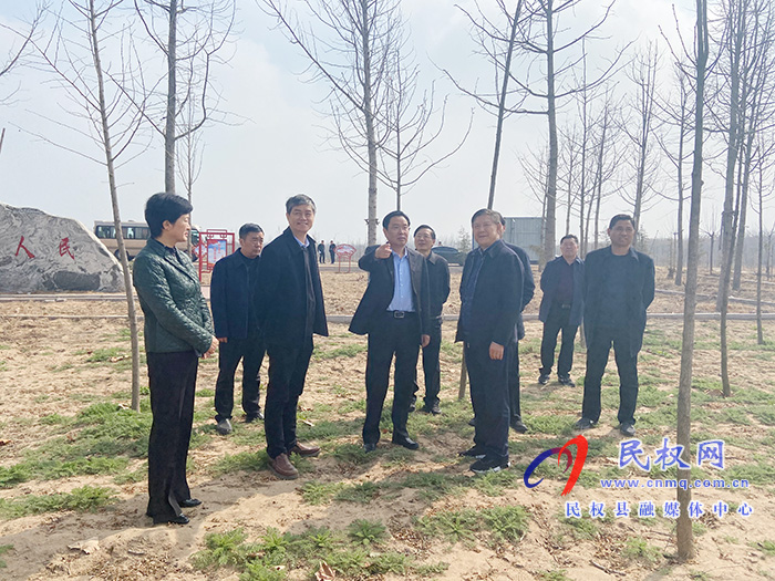 省人大環(huán)資委主任委員、常委會(huì)環(huán)資工委主任朱長(zhǎng)青帶領(lǐng)調(diào)研組到我縣調(diào)研
