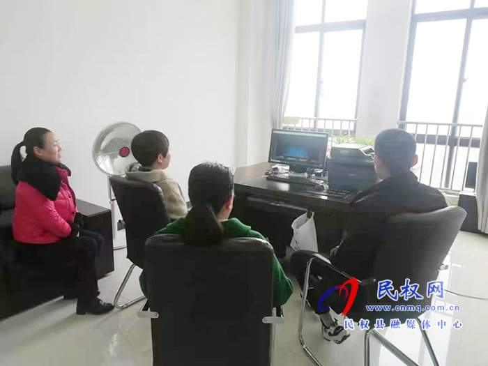 我縣各單位、鄉(xiāng)鎮(zhèn)（街道辦）組織收聽(tīng)收看全縣三級(jí)干部大會(huì)直播實(shí)況