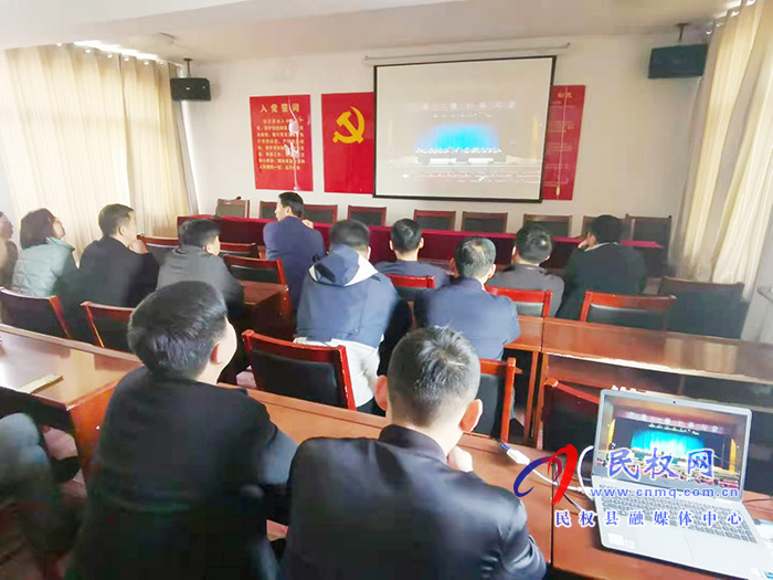 我縣各單位、鄉(xiāng)鎮(zhèn)（街道辦）組織收聽(tīng)收看全縣三級(jí)干部大會(huì)直播實(shí)況