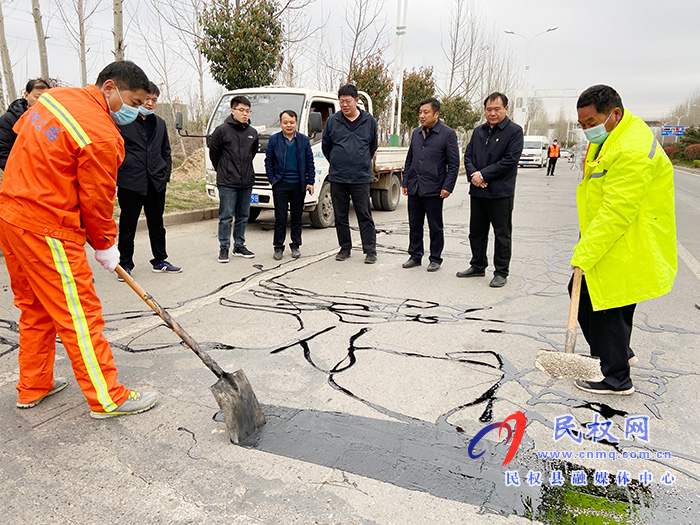 省公路局養(yǎng)護(hù)處教授級高工趙宏宇一行到我縣調(diào)研春季養(yǎng)護(hù)大會戰(zhàn)工作 省公路局養(yǎng)護(hù)處教授級高工趙宏宇一行到我縣調(diào)研春季養(yǎng)護(hù)大會戰(zhàn)工作