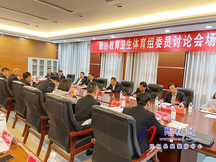 市人大常委會副主任、縣委書記姬脈常參加教育衛(wèi)生體育組委員討論