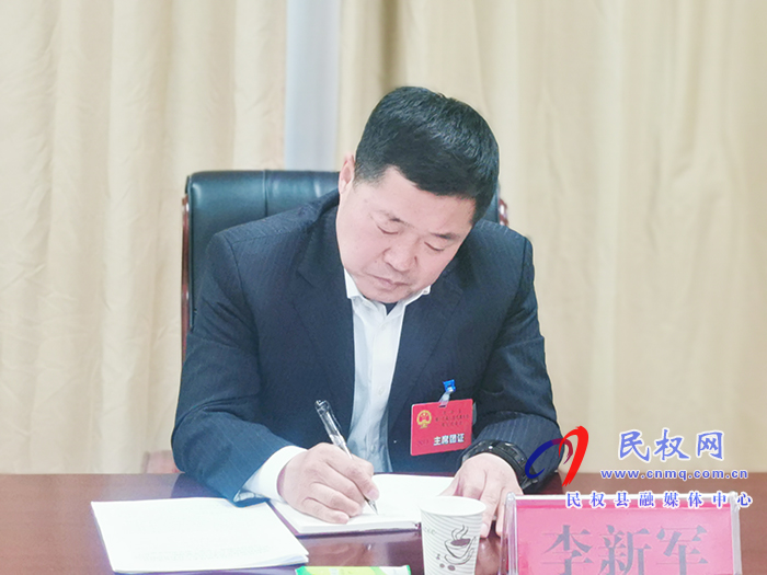 市人大常委會副主任、縣委書記姬脈常參加龍?zhí)伶?zhèn)代表團(tuán)審議