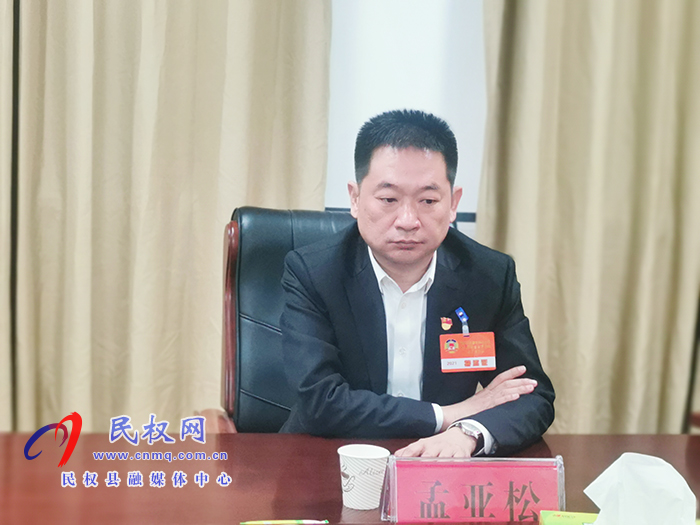 市人大常委會副主任、縣委書記姬脈常參加龍?zhí)伶?zhèn)代表團(tuán)審議
