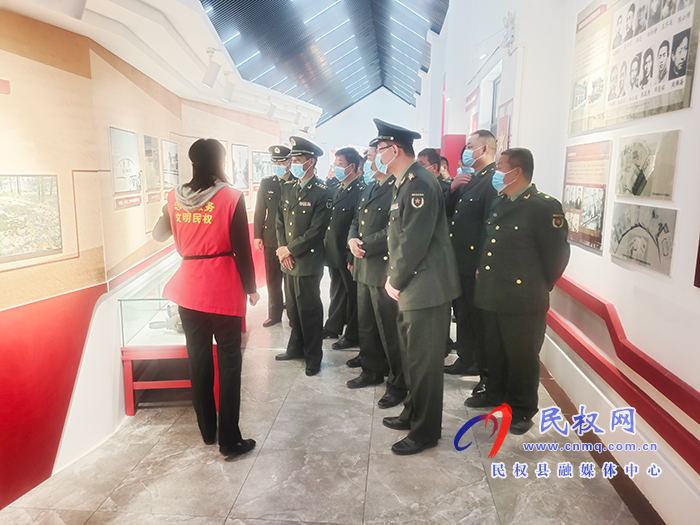 縣人武部召開黨史學(xué)習(xí)教育現(xiàn)場參觀暨民兵整組雙塔鎮(zhèn)現(xiàn)場會(huì) 縣人武部召開黨史學(xué)習(xí)教育現(xiàn)場參觀暨民兵整組雙塔鎮(zhèn)現(xiàn)場會(huì)