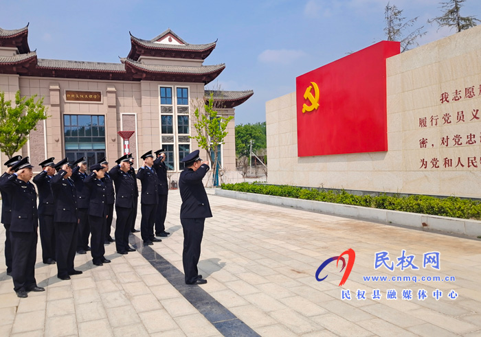 鄭州鐵路公安處民權(quán)北站派出所、民權(quán)站派出所赴雙塔鎮(zhèn)秣坡村紅色基地開展黨史學習教育