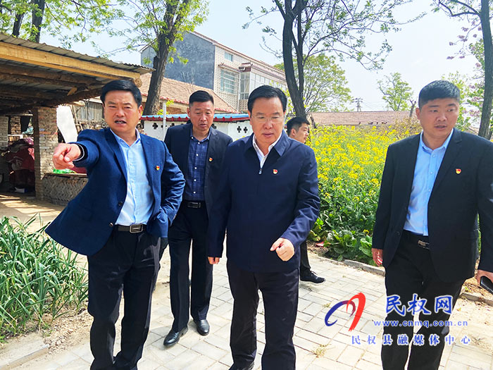 市人大常委會副主任、縣委書記姬脈常到白云寺鎮(zhèn)柏木崗村開展“三·五” 基層工作日活動