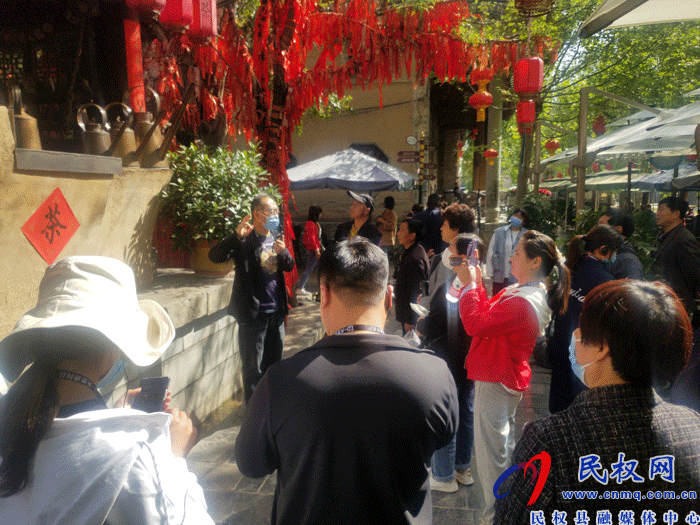 雙塔鎮(zhèn)組織村民考察團(tuán)到陜西省袁家村參觀考察 雙塔鎮(zhèn)組織村民考察團(tuán)到陜西省袁家村參觀考察